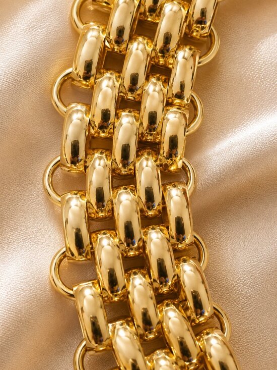 Stunning New Vince Camuto Gold Tone Triple-Row Chain Belt w Crest Medallion 45\